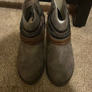 Woman’s boots brand new!